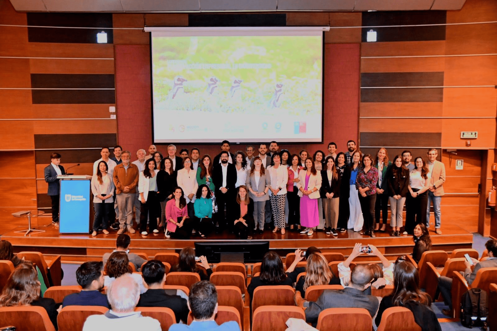 Equipo de Unacem Chile en alguna ceremonia